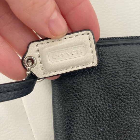 COACH BLACK WRISTLET - Picture 3 of 5
